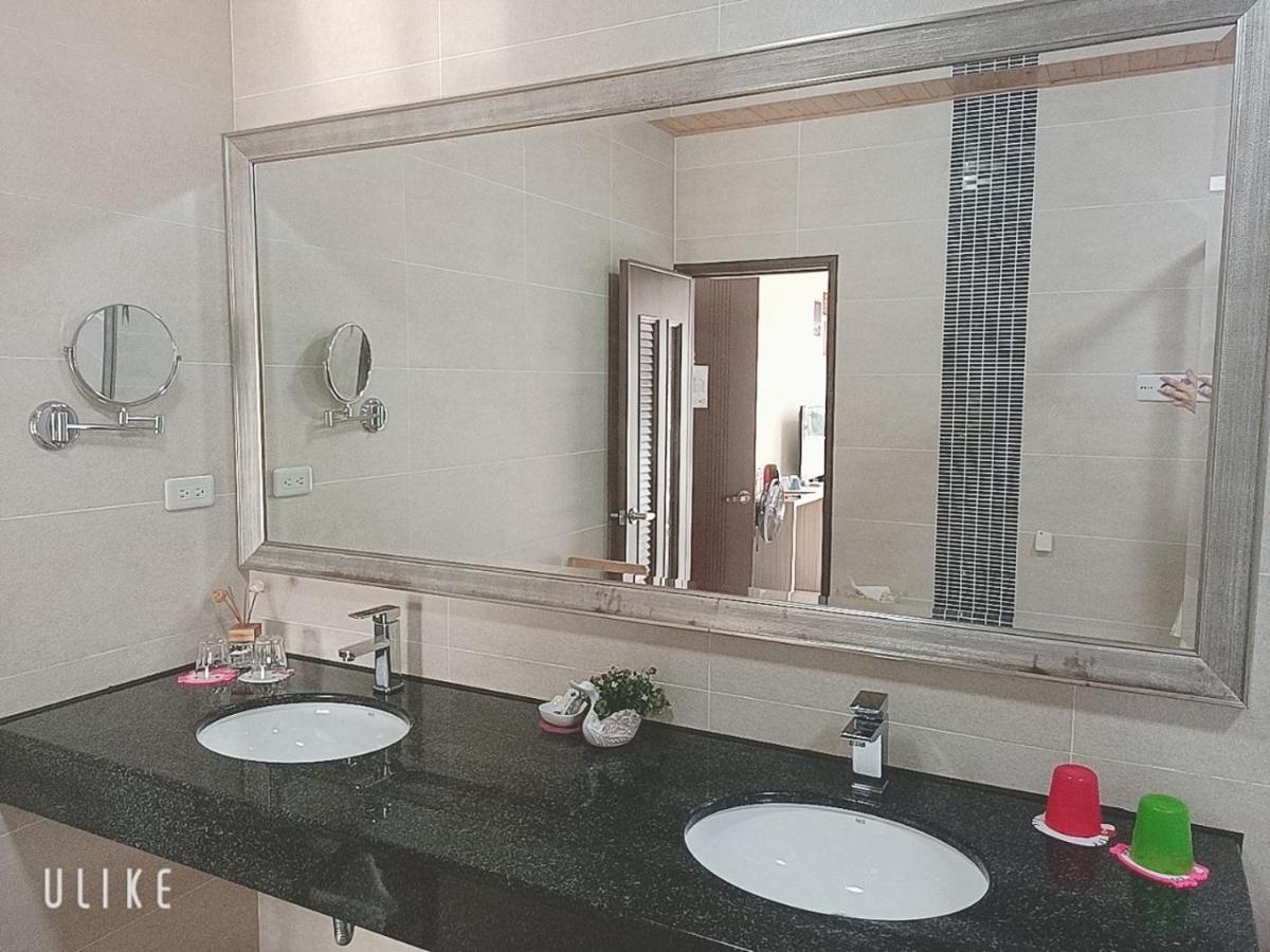 Happy Life B&B Donggang Bagian luar foto